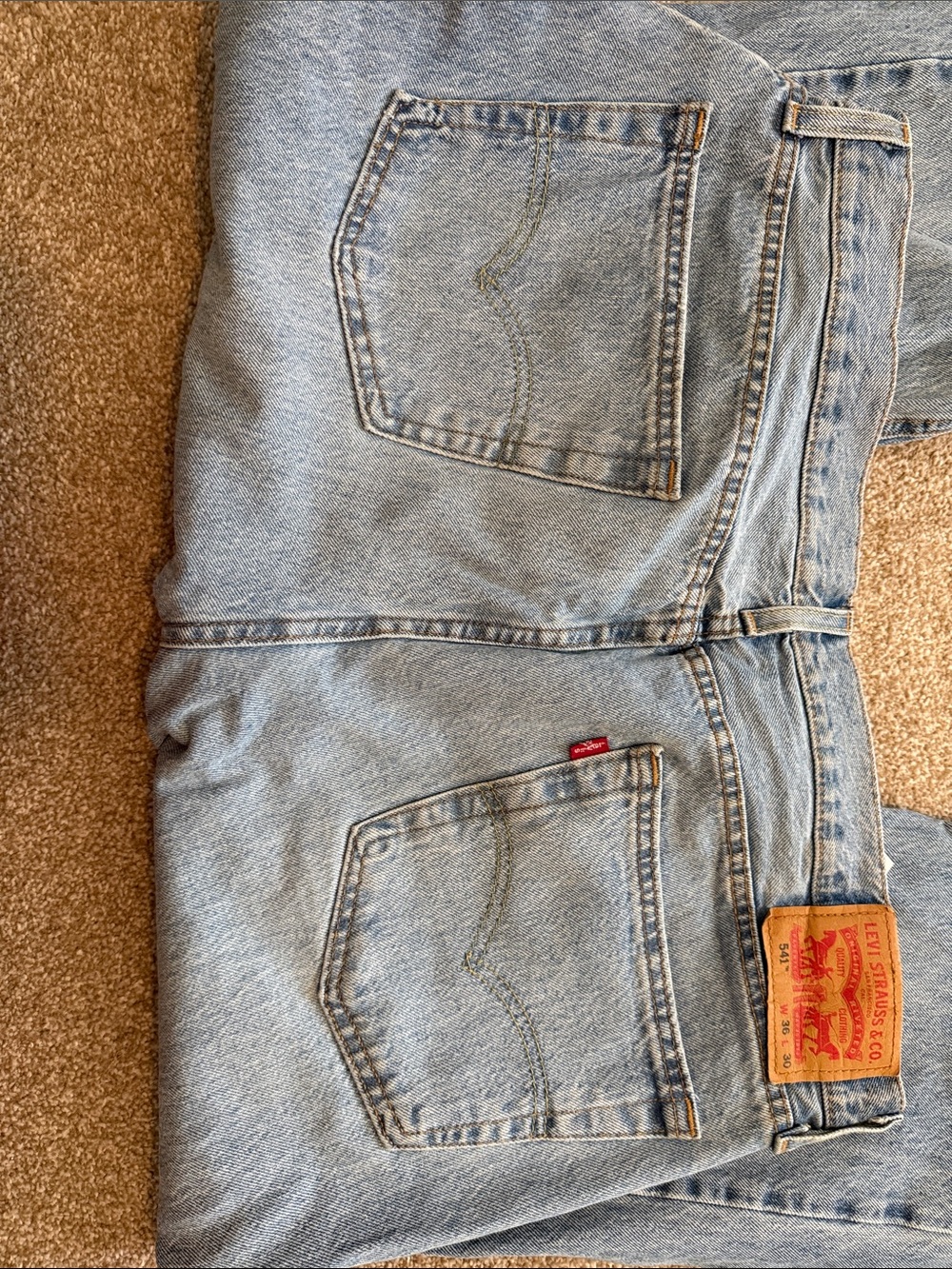 Levi's Men's Light Wash Blue Relaxed Jeans